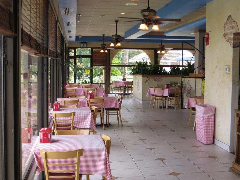 Maingate Lakeside Resort Four Corners Екстериор снимка